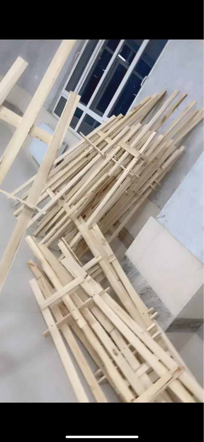 سه پایه بوم نقاشی و تاج گل|لوازم التحریر|سنندج, |دیوار