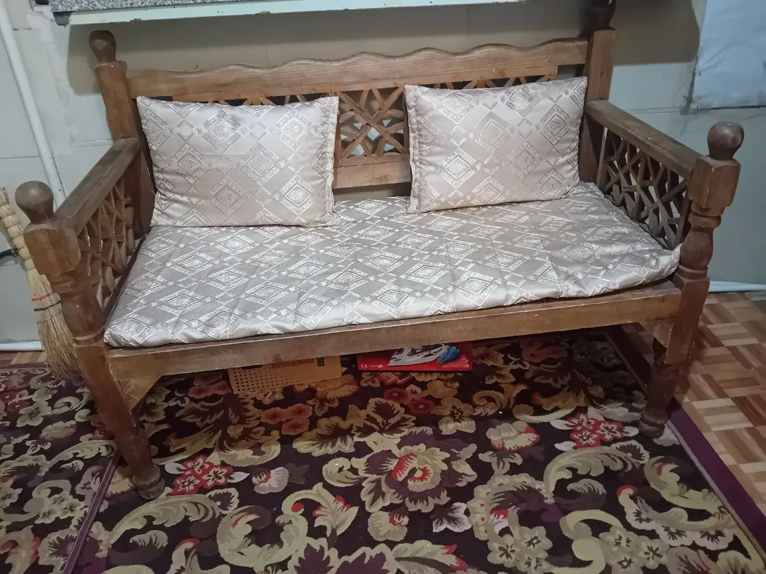 یک تخت سنتی ۲ نفره درحد نوبا ابعاد۶۰×۱۲۰|تخت و سرویس خواب|تهران, هاشمآباد|دیوار