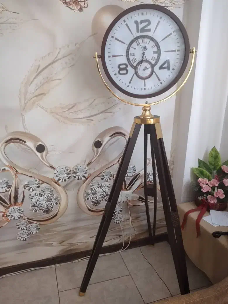 ساعت پایه دار|ساعت دیواری و تزئینی|لاهیجان, کوی زمانی|دیوار