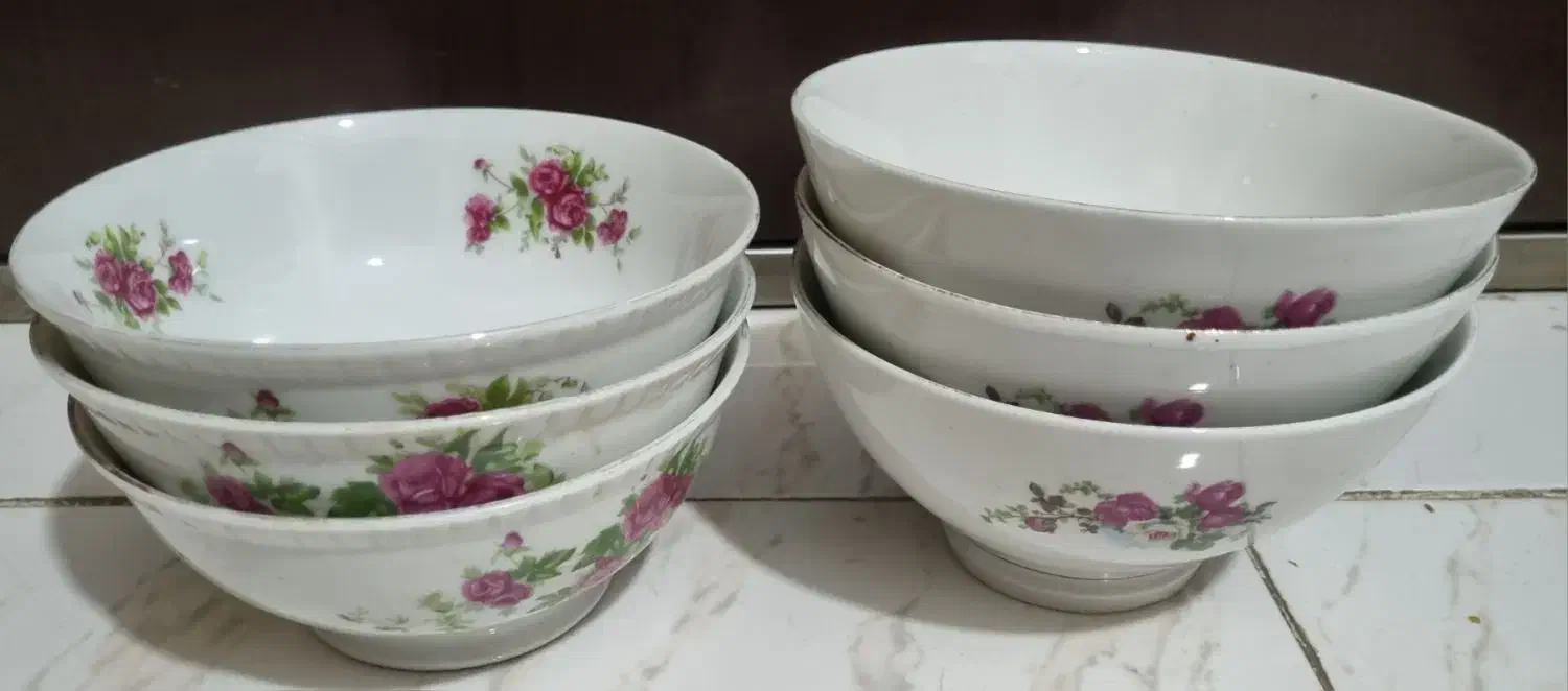 تعدادی ظروف قدیمی(گل سرخی ، گل گندمی )|ظروف سرو و پذیرایی|اندیشه, اندیشه فاز ۱|دیوار