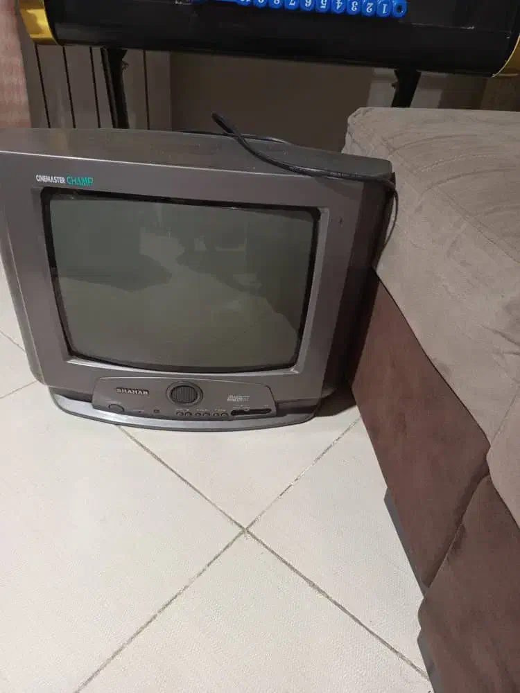 تلویزیون سالم|تلویزیون و پروژکتور|رباط‌کریم, رباط‌کریم|دیوار