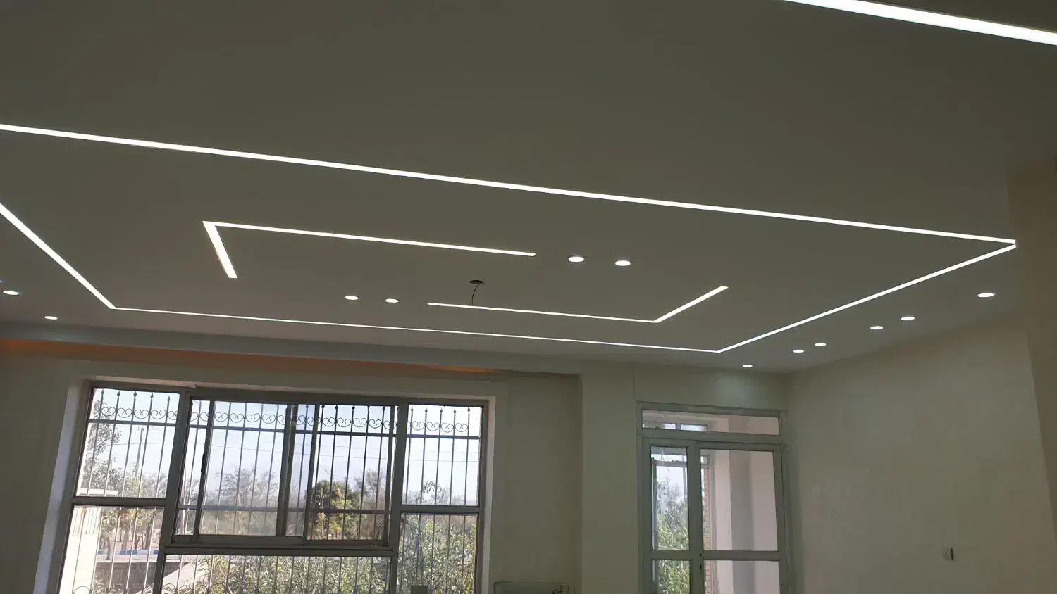 طراحی و اجرای کناف لاینر و لاین نوری|خدمات پیشه و مهارت|اراک, |دیوار