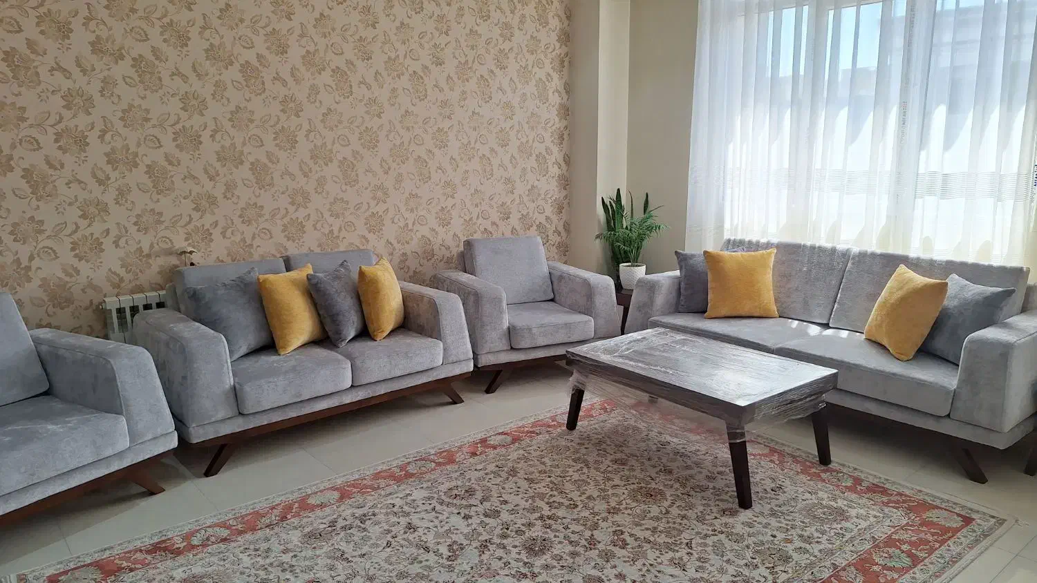 مبلمان راحتی و چوب ۷نفره با غذاخوری ۸نفره در حد نو|مبلمان خانگی و میز عسلی|تهران, سازمان برنامه جنوبی|دیوار