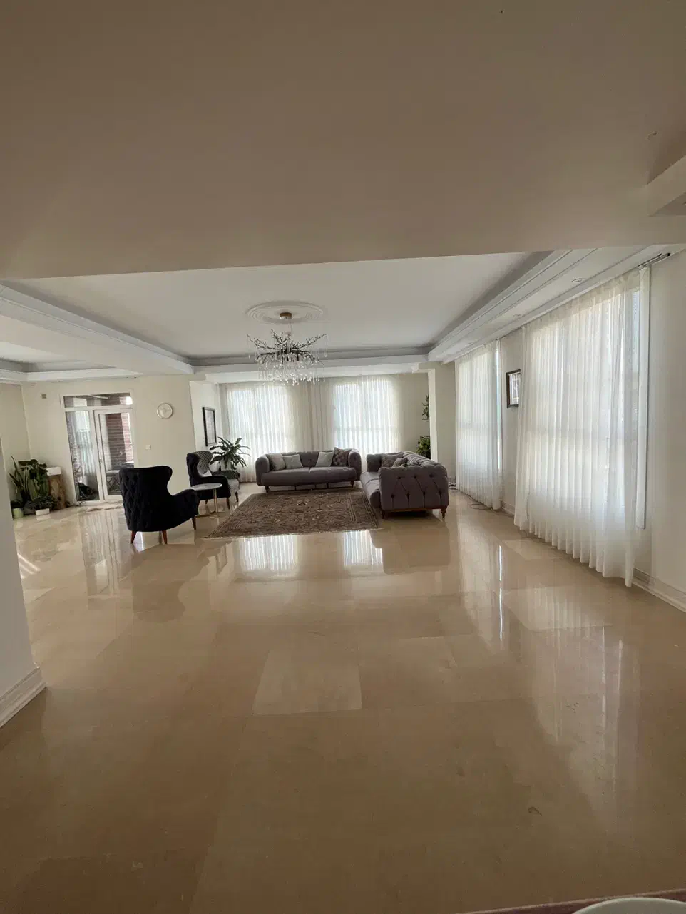 ۲۴۰متر سه خواب*برج باغ برند منطقه*