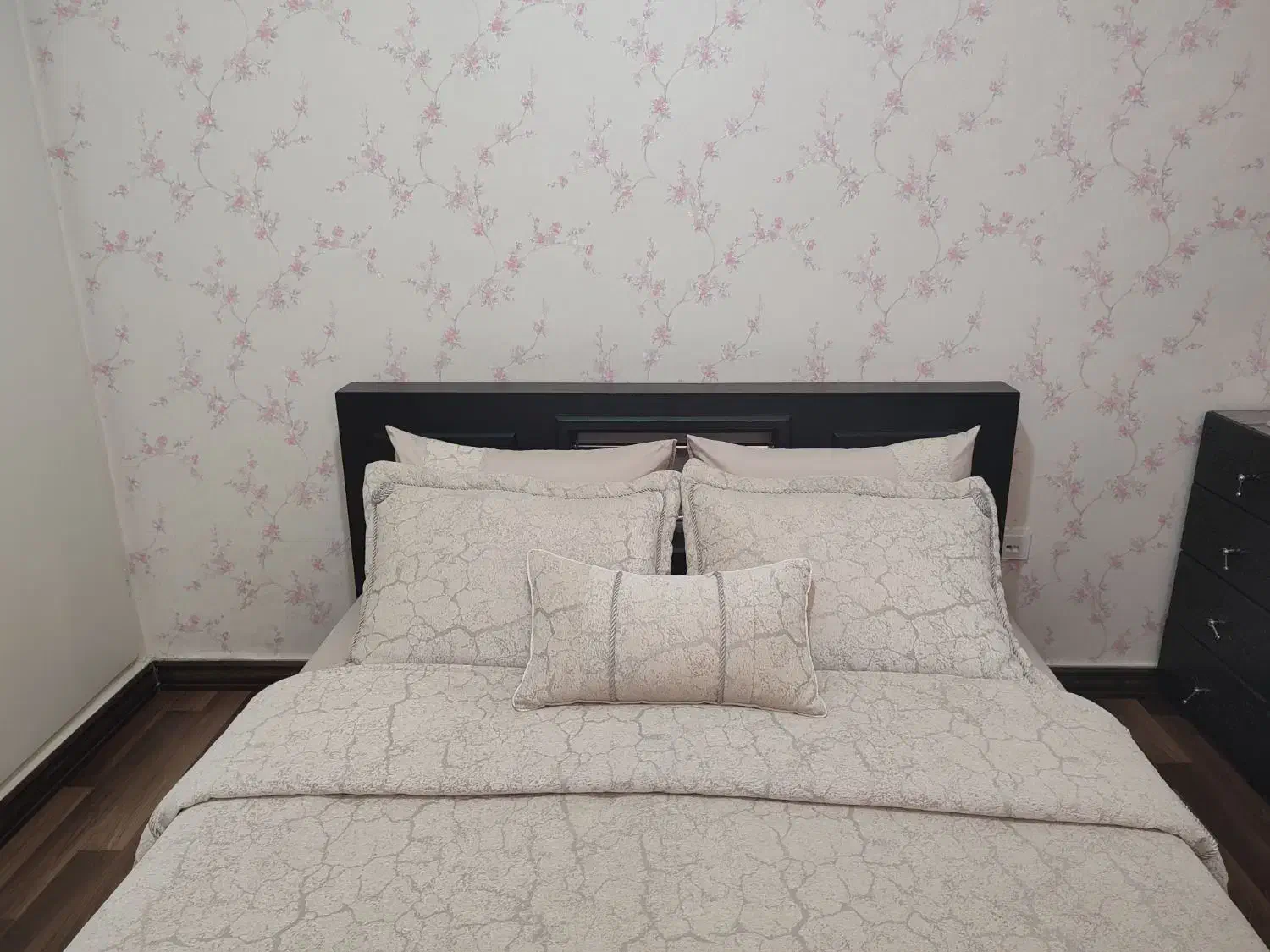 سرویس خواب دو نفره و بوفه|تخت و سرویس خواب|کرج, شهرک جهاننما|دیوار