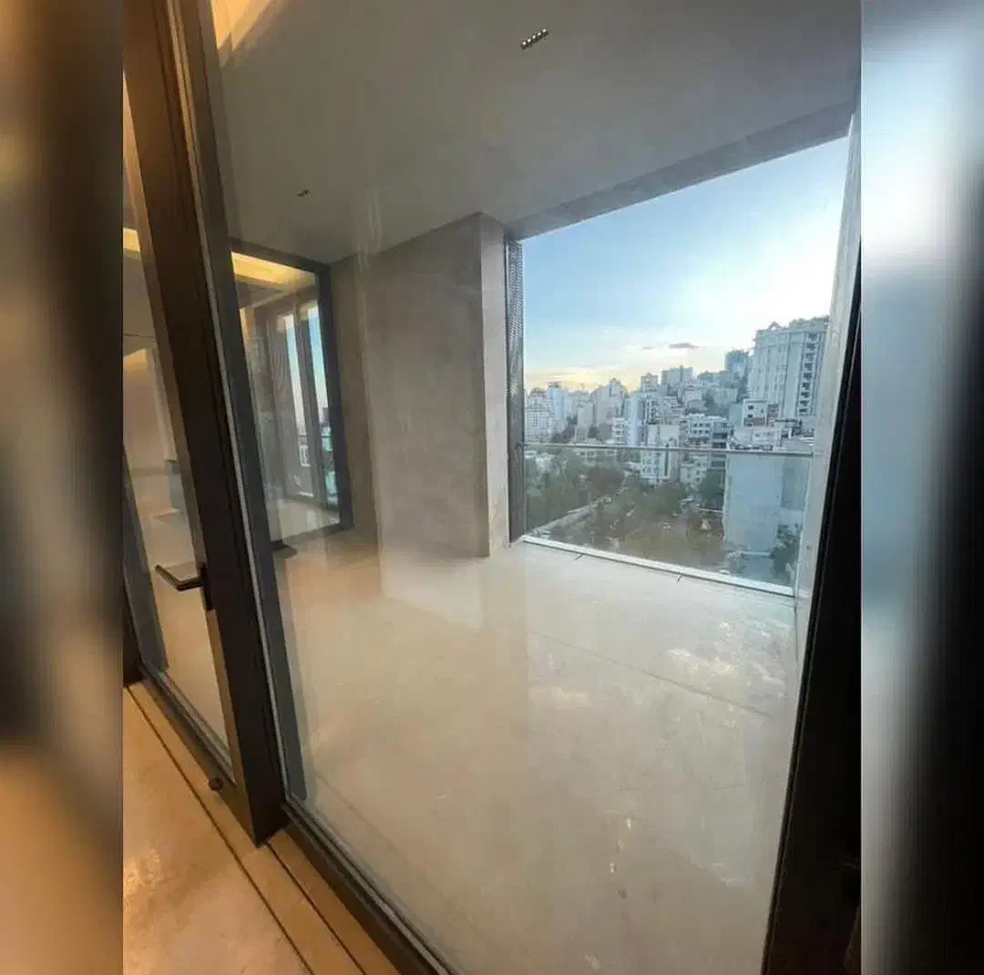 ۲۰۰متر فرمانیه /تک بازدید /تراس بزرگ/فرصت محدود