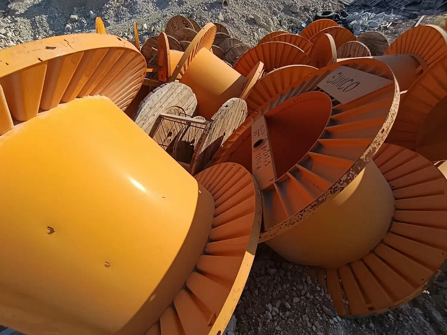 قرقره فلزی|ابزارآلات|محمله, |دیوار