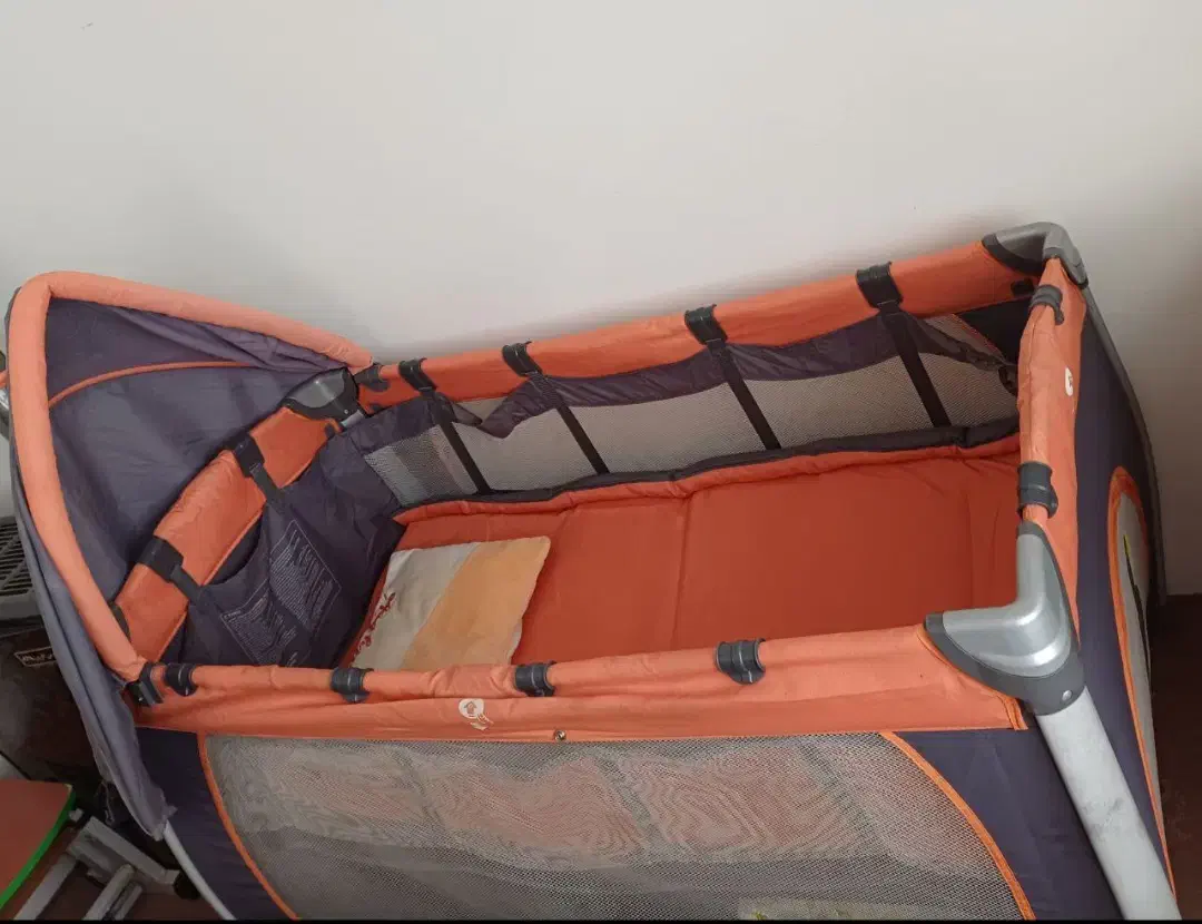 تخت پارک و کاسکله و صندلی غذا کریر و روروئک|اسباب و اثاث بچه|مشهد, شهید رضوی|دیوار