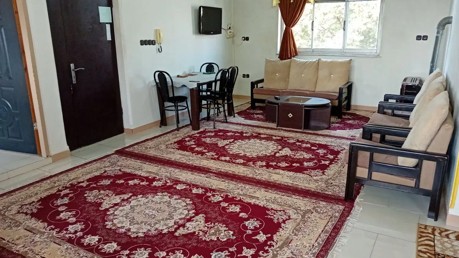 اجاره روزانه آپارتمان ۱۰۰ متر مرکز شهر فقط ۱۵۰۰|اجارهٔ کوتاه‌مدت آپارتمان و سوئیت|رشت, بازار|دیوار