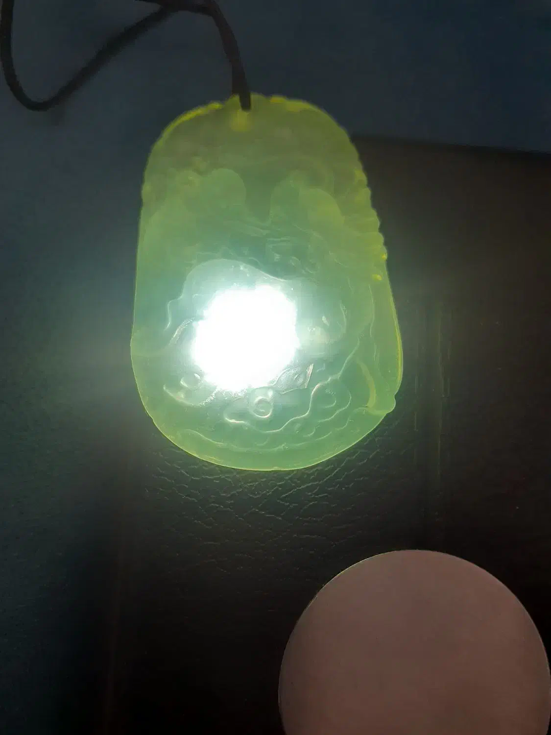 آویز یشم|جواهرات|تهران, باغ فیض|دیوار