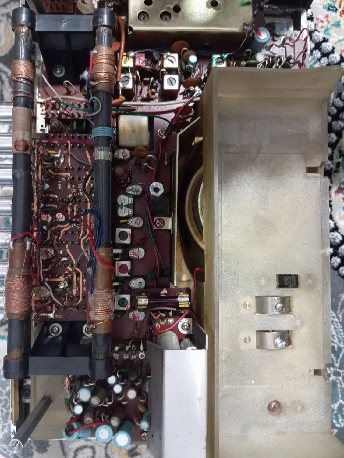 رادیو قدیمی|کلکسیون اشیاء عتیقه|قدس, شهرقدس|دیوار