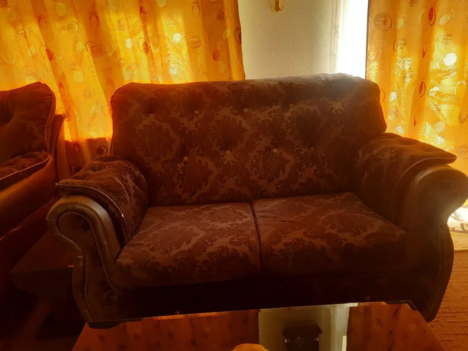 مبلمان راحتی ۷ نفره همراه با میزوسط و عسلی|مبلمان خانگی و میز عسلی|شاهین‌شهر, عطار|دیوار