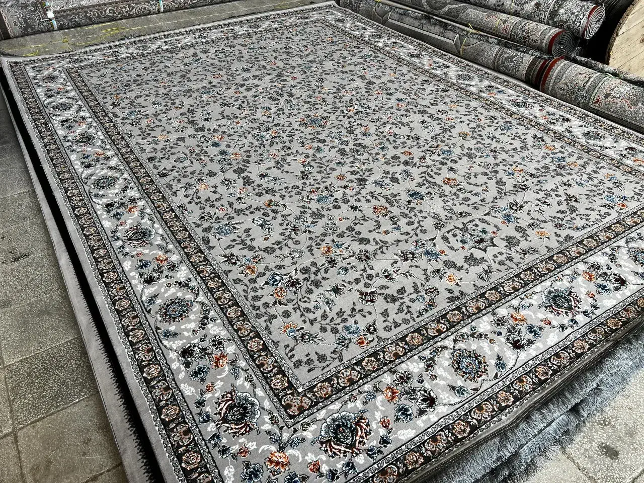 انبارفرش متین|فرش|اراک, |دیوار