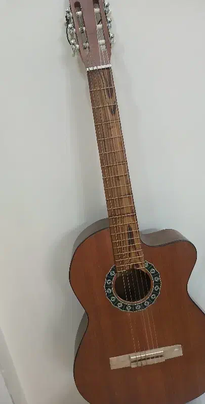 گیتار دکوری|گیتار، بیس، امپلیفایر|تهران, نازیآباد|دیوار