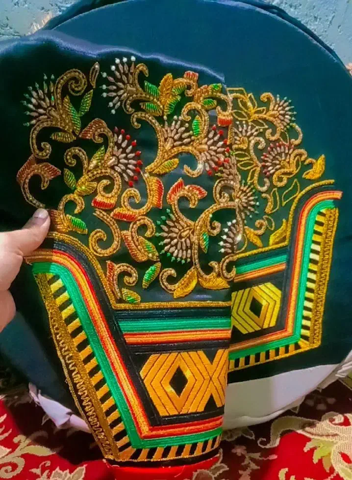 شلوار گلابتونی|لباس|قلعه قاضی, |دیوار