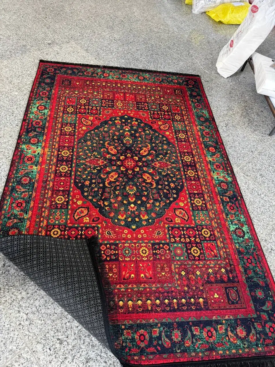 کارخانه تولید فرشینه پشت استپ دار|فرش|تبریز, |دیوار