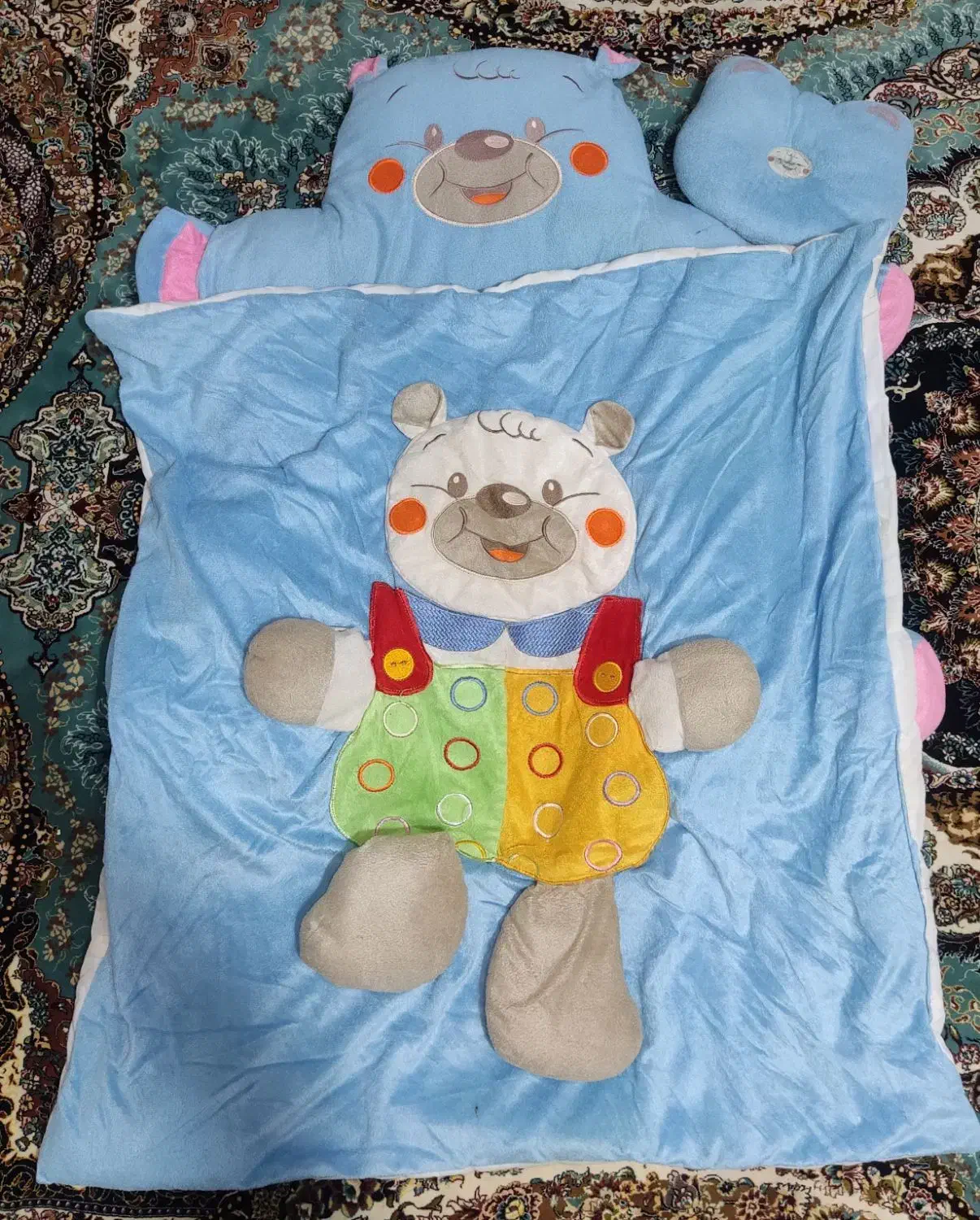 لحاف تشک نوزادی با آغوشی نوزاد|رختخواب، بالش، پتو|قرچک, زیبا شهر|دیوار