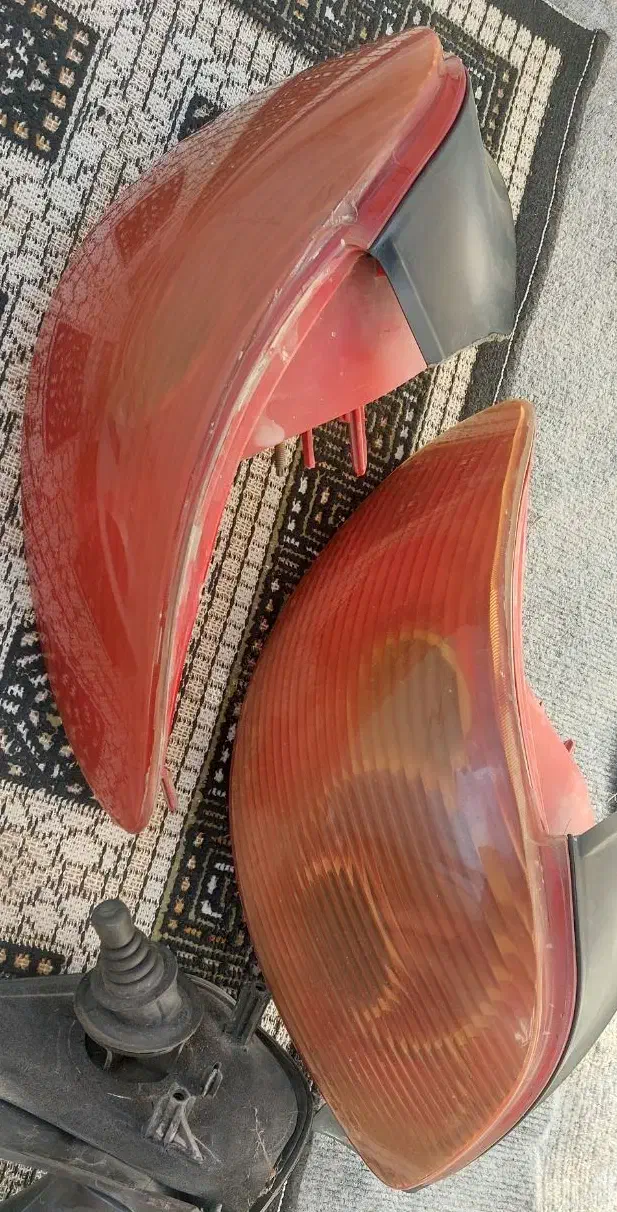 چراغ عقب ۲۰۶ اینه ۲۰۶ سمت راننده و۴ عددقالپاق|قطعات یدکی و لوازم جانبی|رشت, گیل|دیوار
