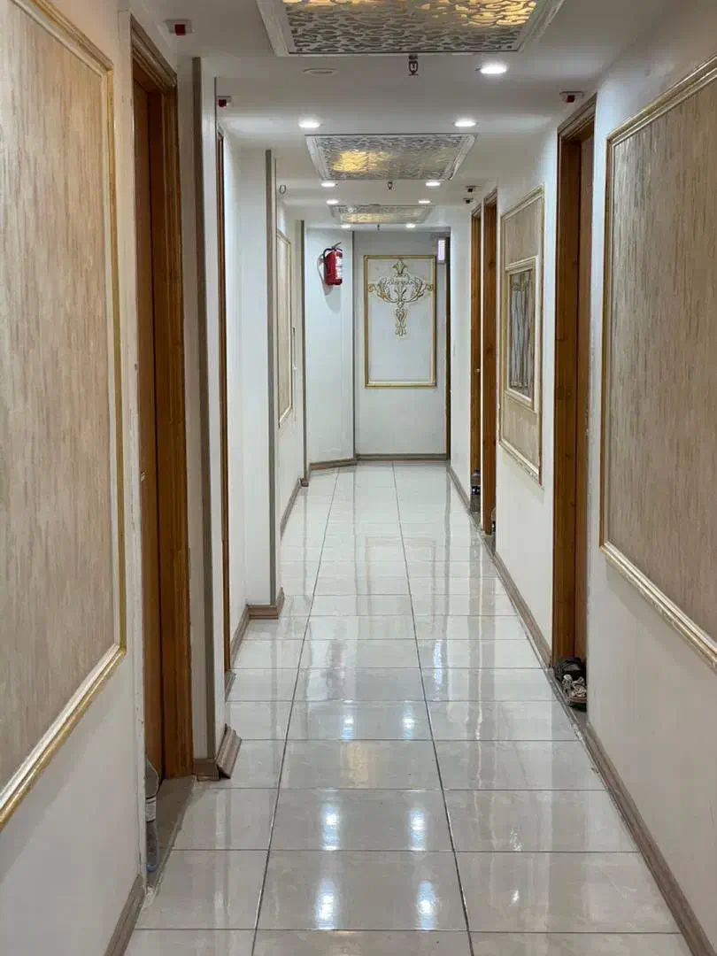 هتل وهتل اپارتمان|اجارهٔ کوتاهمدت آپارتمان و سوئیت|مشهد, عنصری|دیوار