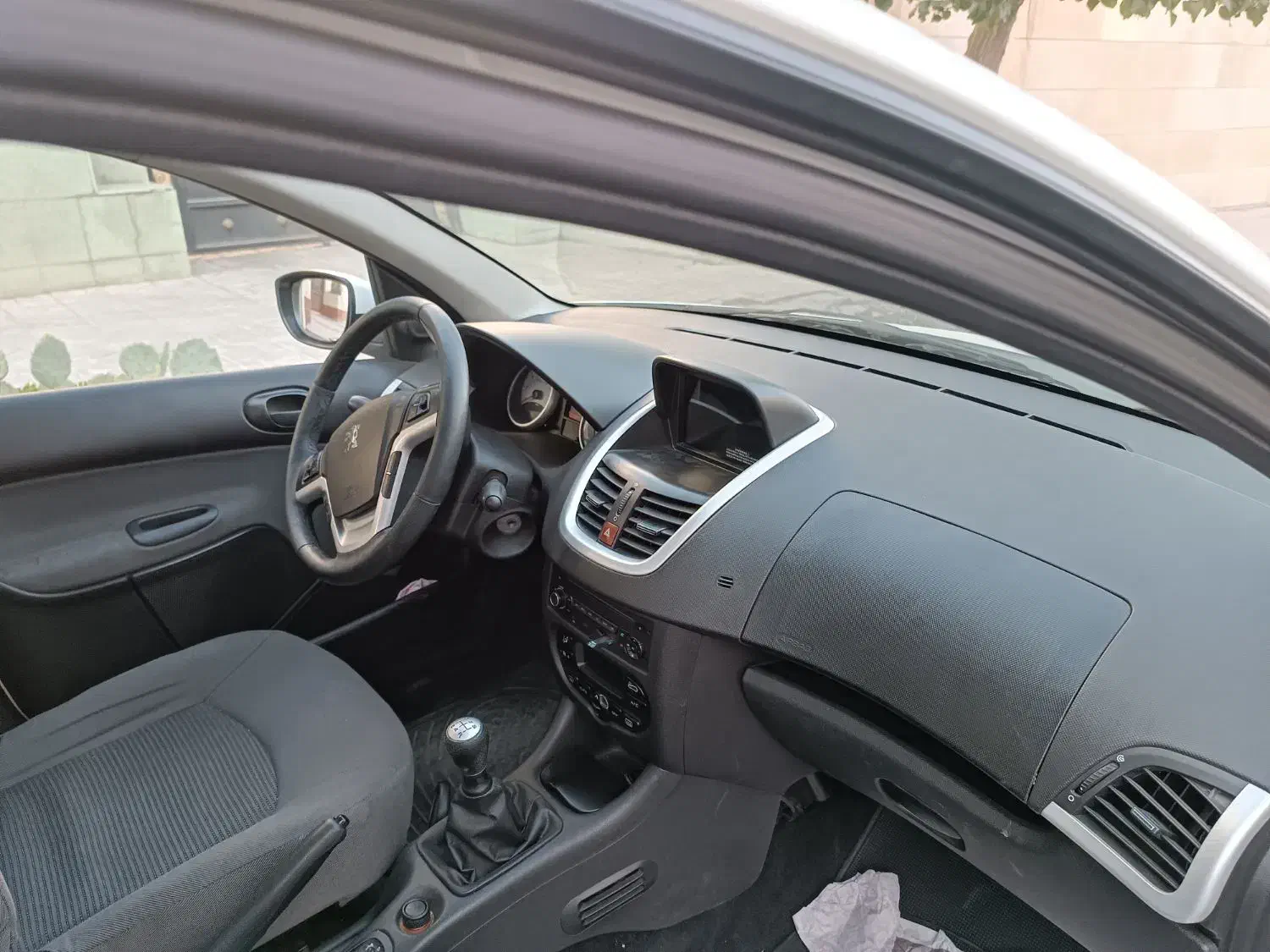 پژو 207پاناروما دنده‌ای مدل402 سفید بدون خط وخش|خودرو سواری و وانت|اندیشه, اندیشه فاز ۳|دیوار