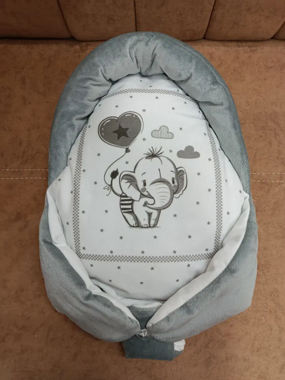 آغوشی در حد نو|کالسکه و لوازم جانبی|یزد, |دیوار