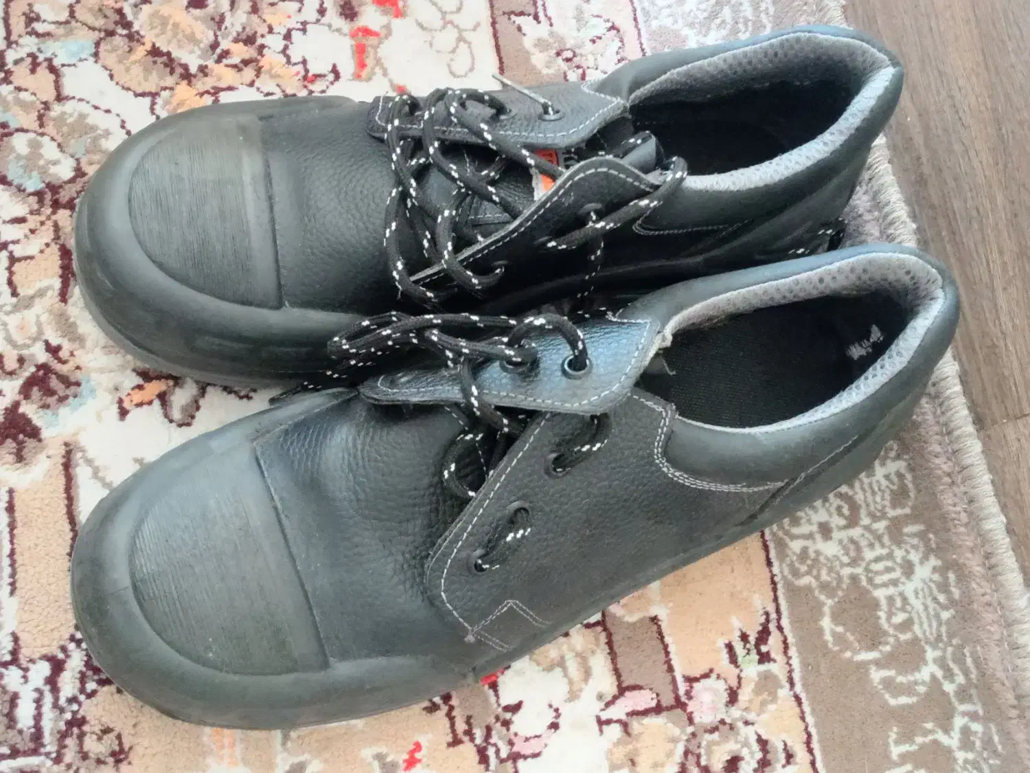 کفش نگهبان|کیف، کفش، کمربند|سیرجان, |دیوار