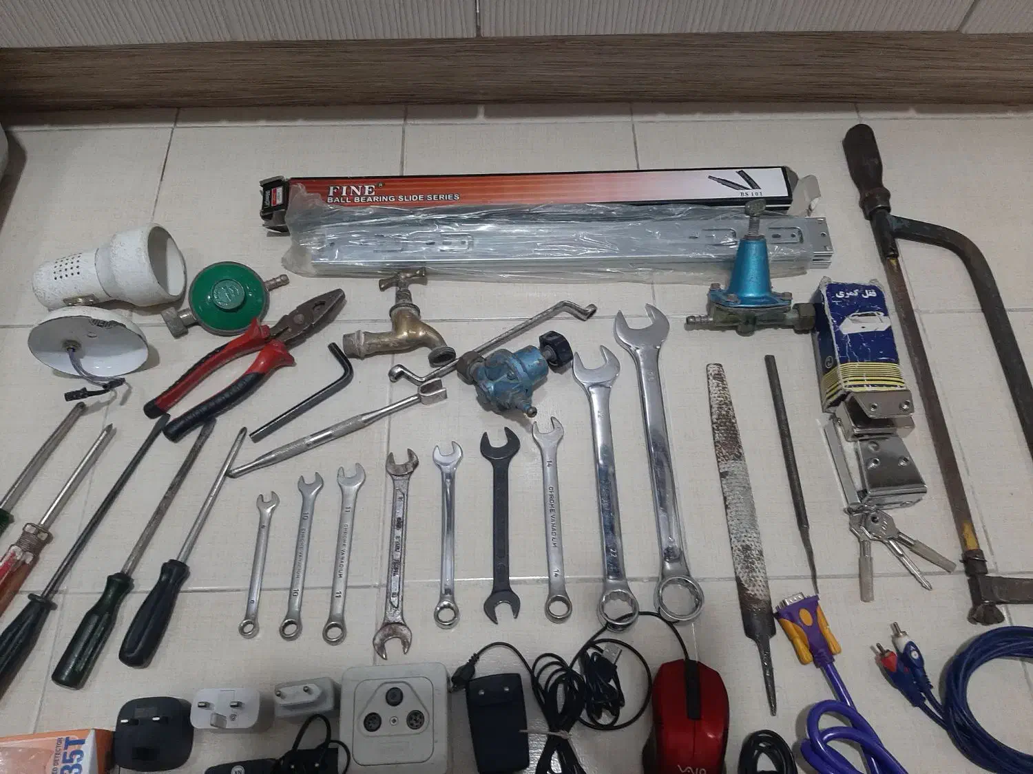 ابزار /آچار /کابل /آدابتور|ابزارآلات|زنجان, |دیوار