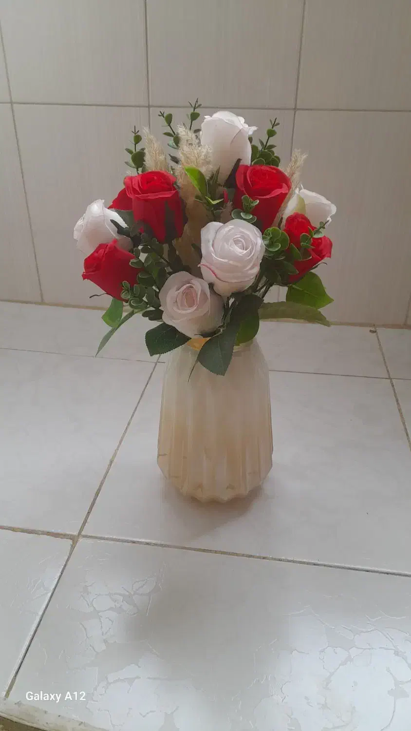 گل زیبا برام هدیه یلدایی آوردن گل زیاد دارم|گل مصنوعی|سنقر, |دیوار
