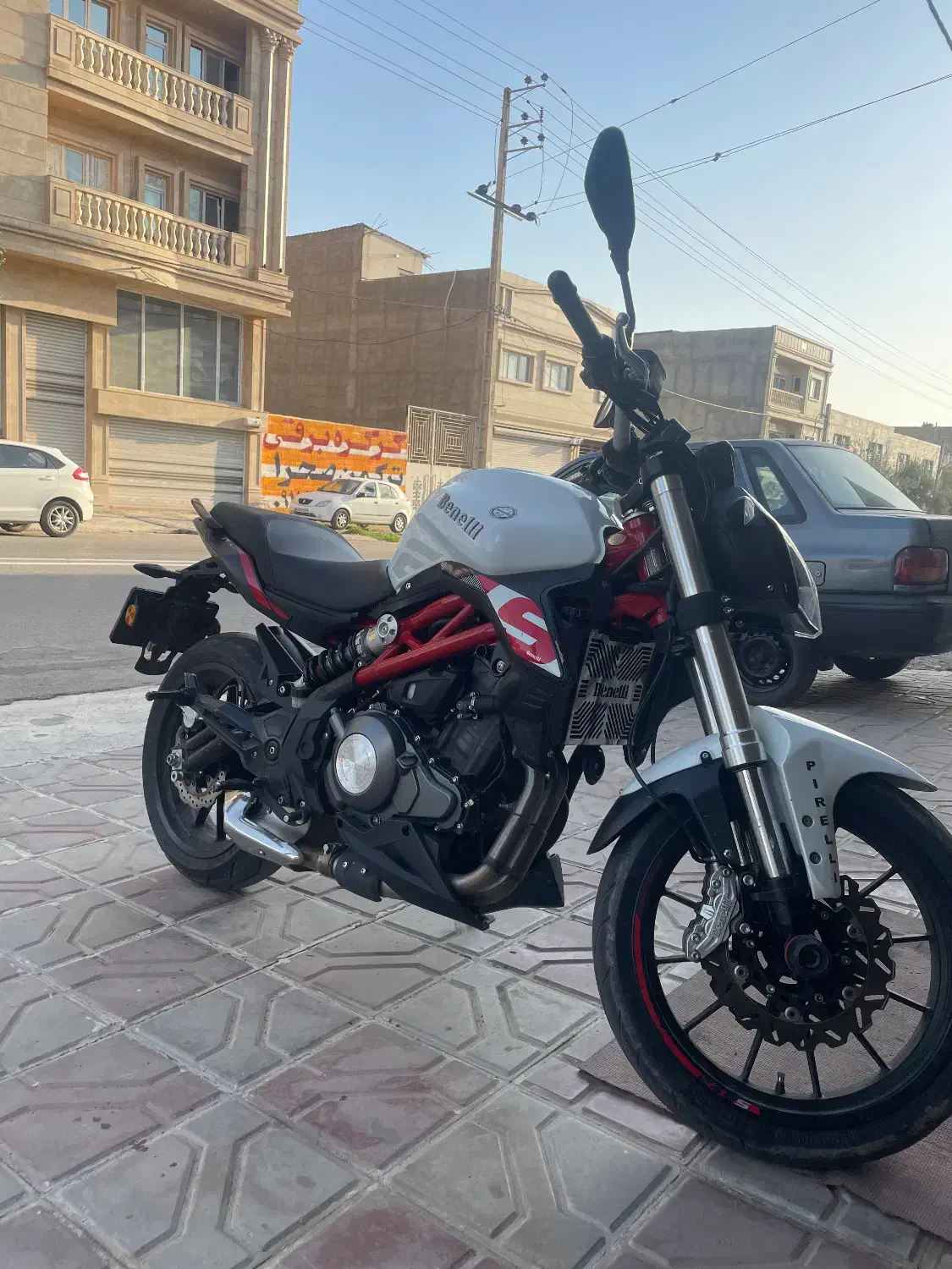 بنلی ۳۰۰|موتورسیکلت|گنبد کاووس, |دیوار