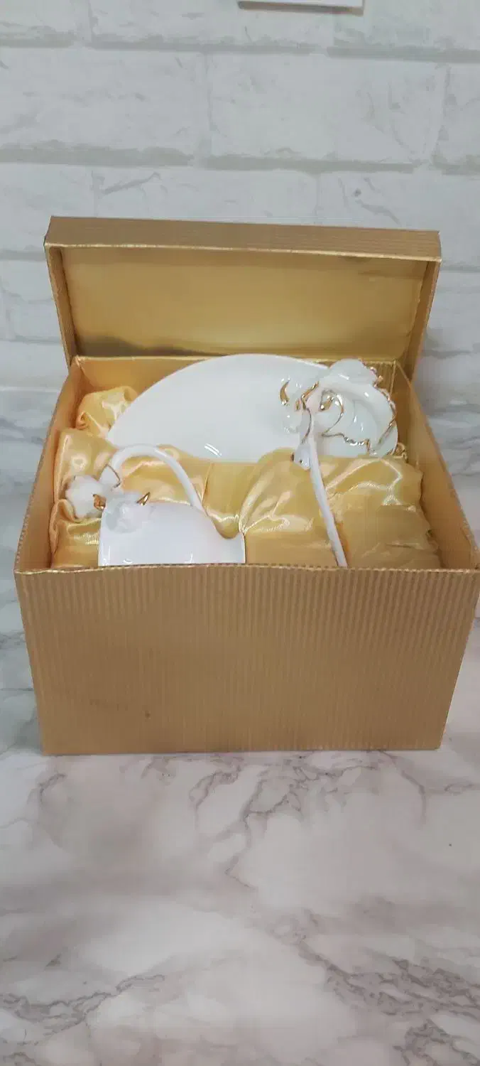 چای خوری،۶عدد با کارتن به همراه قوری ،شکرپاش،قندان|ظروف سرو و پذیرایی|یزد, |دیوار