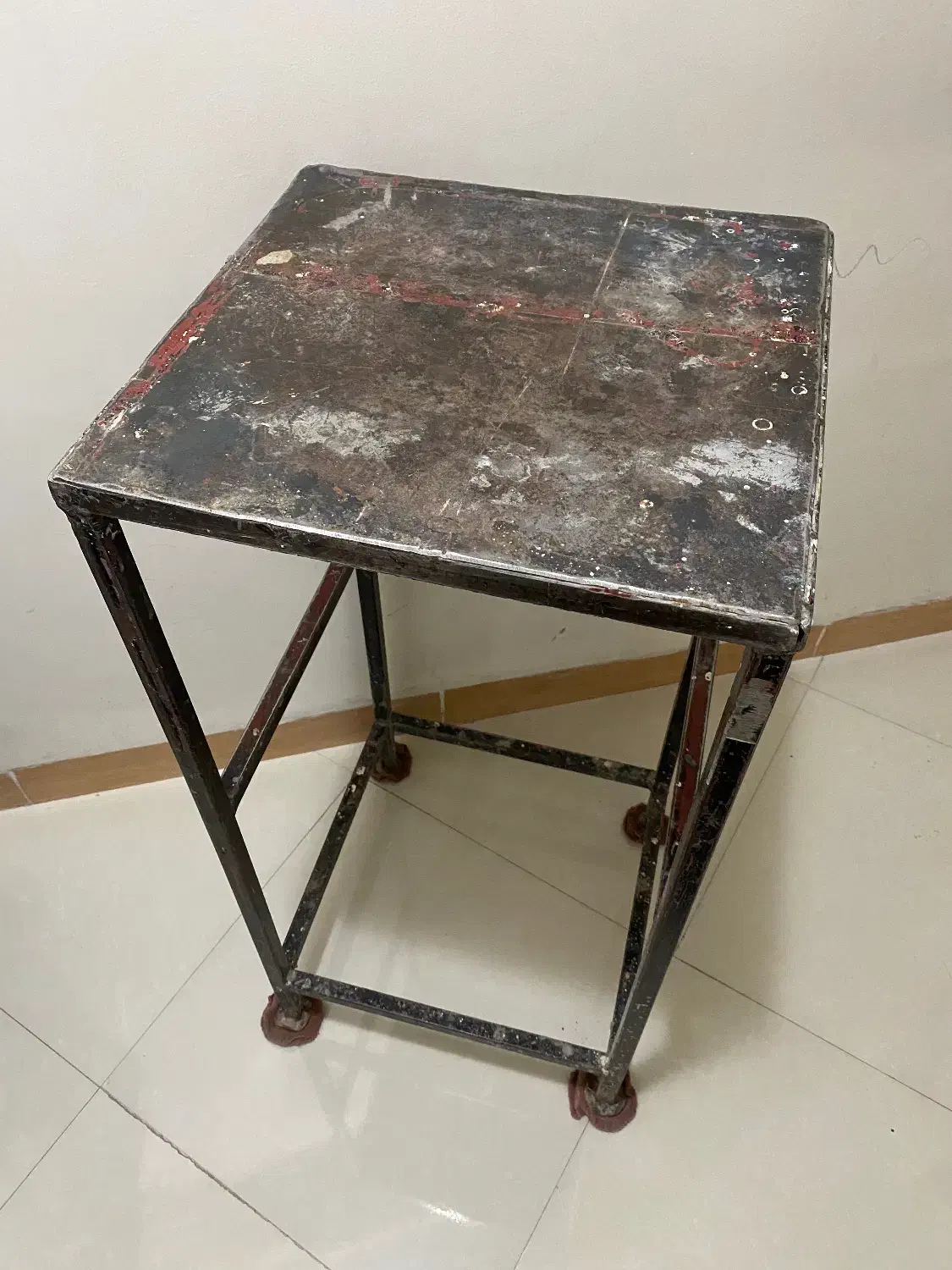 چهار پایه فلزی مستحکم ارتفاع ۹۰ سانت|صندلی و نیمکت|کرمان, |دیوار