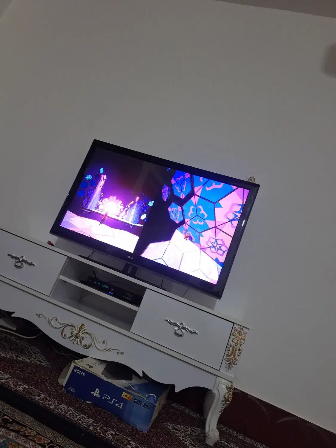 تلویزیون و میز|تلویزیون و پروژکتور|نیر (اردبیل), |دیوار