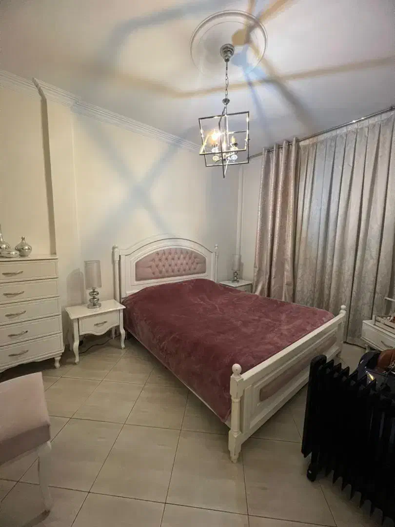 90متر سالن پرده خور باپارکینگ و 12مترانباری