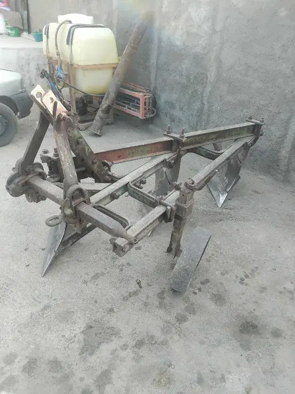 گاو آهن رومانی|قطعات یدکی و لوازم جانبی|صحنه, |دیوار