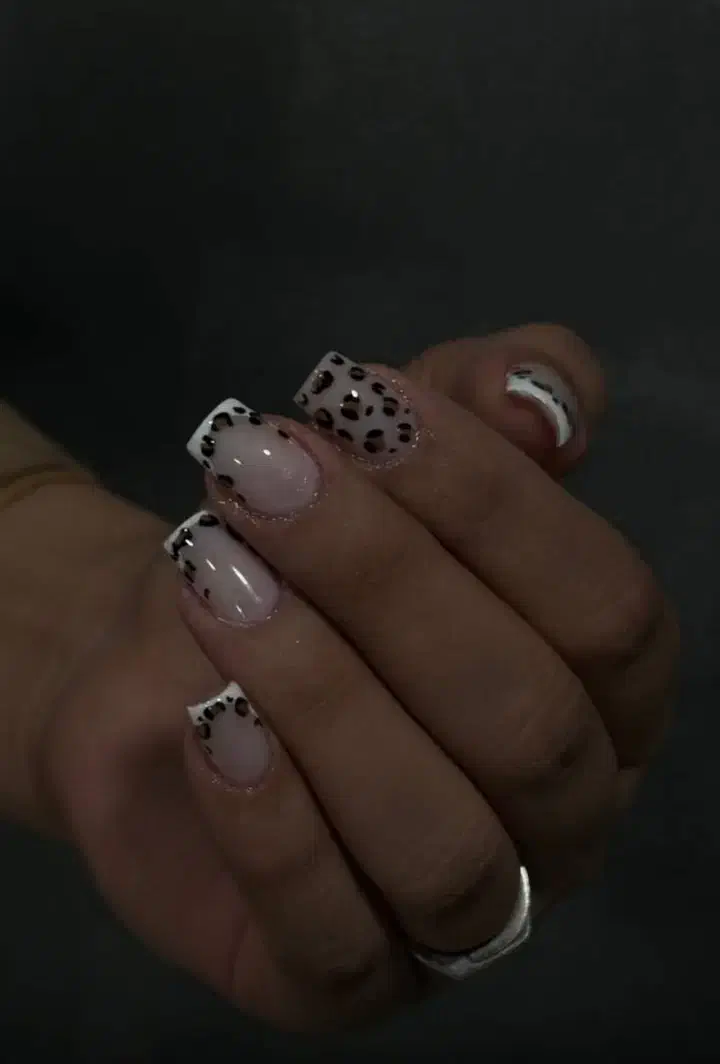 کاشت و ژلیش ناخن تخفیف برای ۱۰نفر اول|خدمات آرایشگری و زیبایی|زاهدان, |دیوار