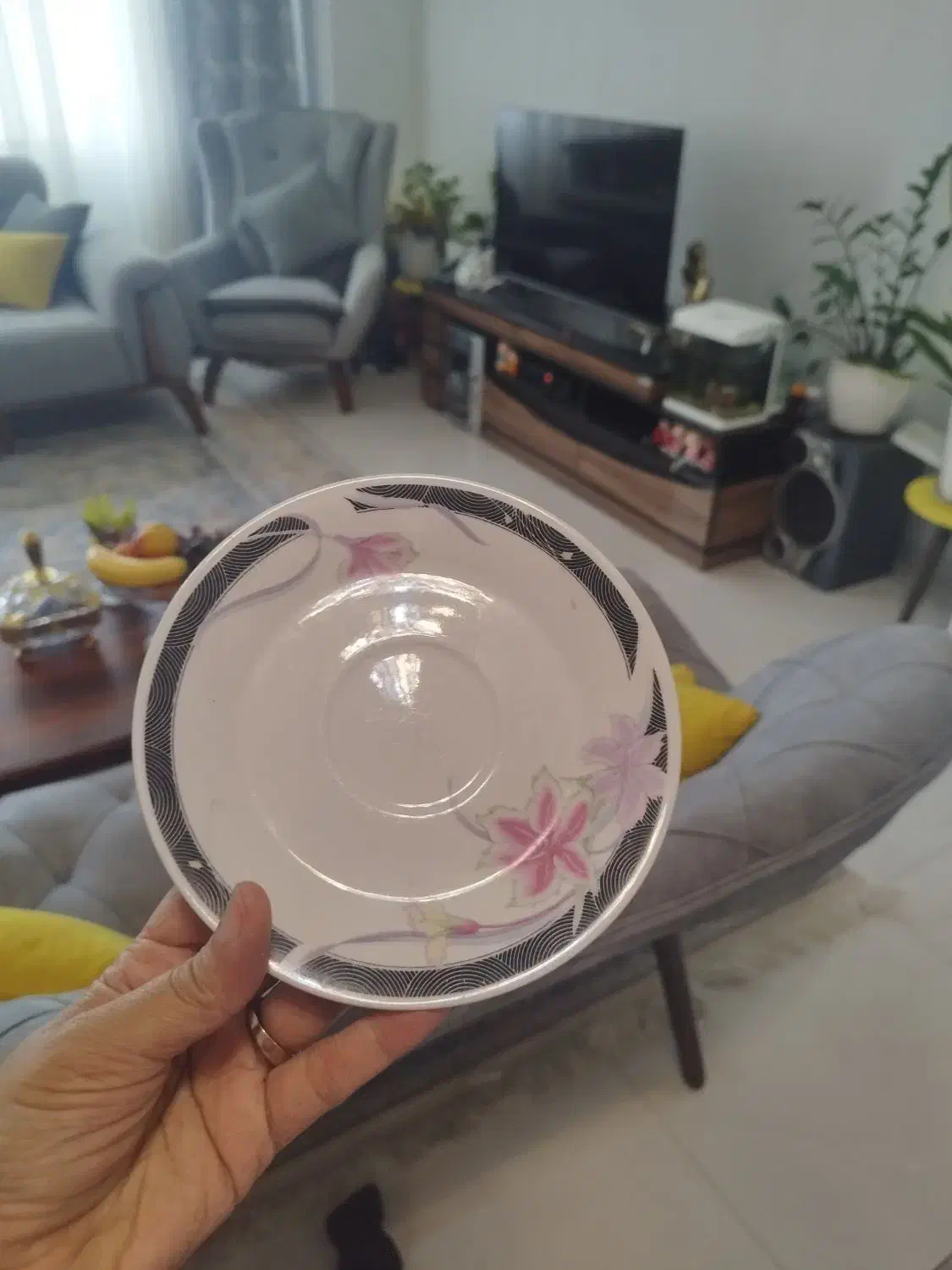 فنجان نعلبکی چینی قدیم ۵عددو ۷عدد هم فنجان تک|فعالیت داوطلبانه|لاهیجان, قیام|دیوار