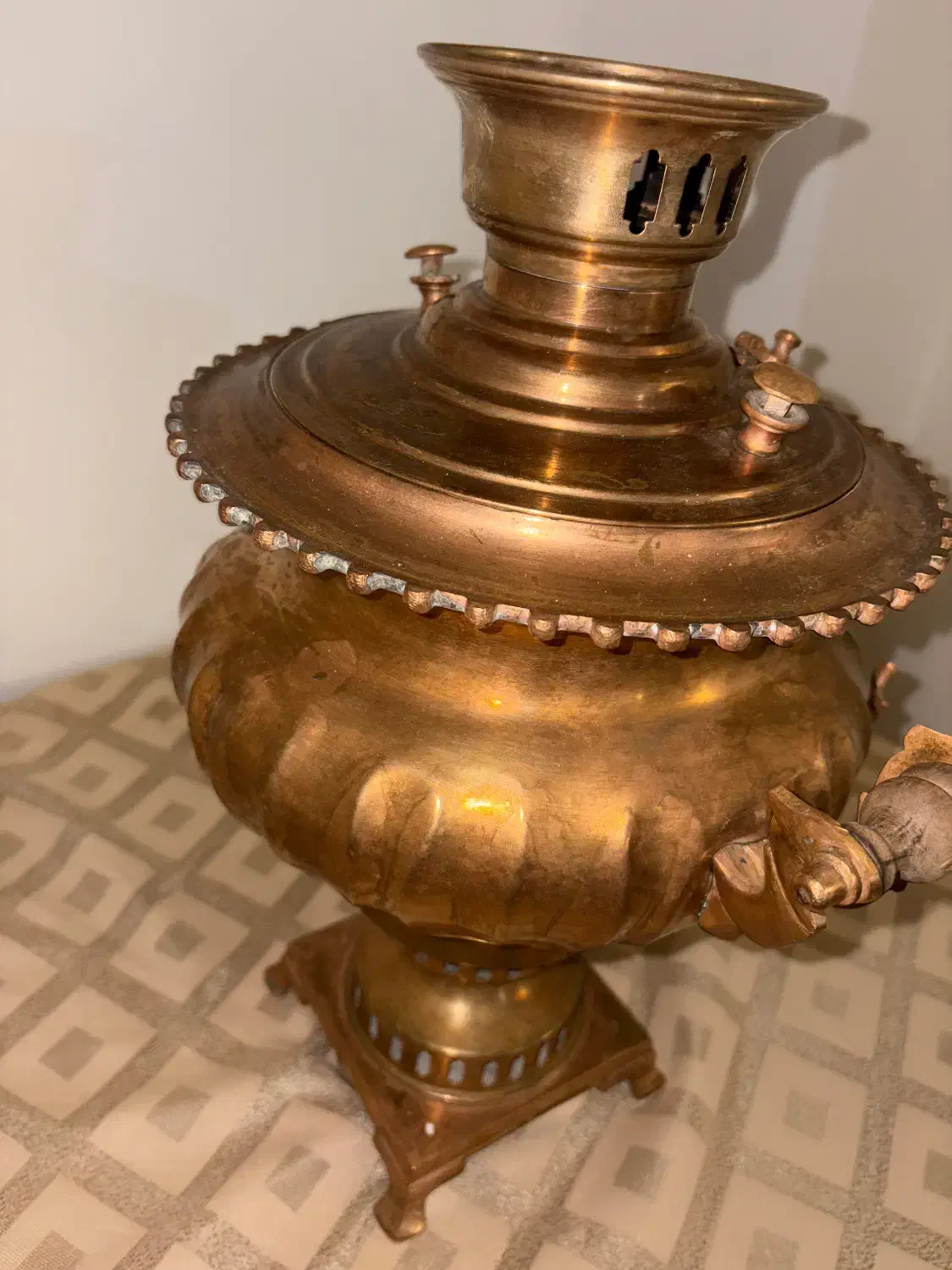 سماور روسی ۱۰۰ ساله|کلکسیون اشیاء عتیقه|مراغه, |دیوار