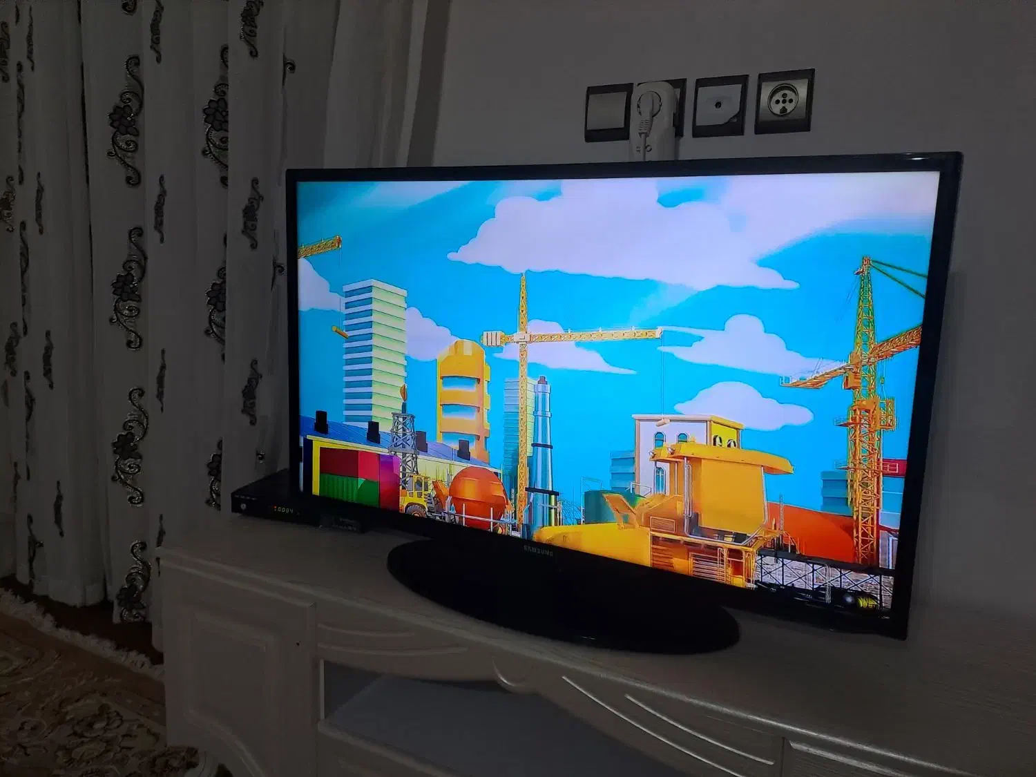 LEDسامسونگ42اینچ نو|تلویزیون و پروژکتور|لردگان, |دیوار