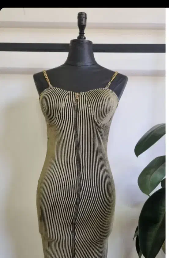 پیراهن دکلته|لباس|تربتحیدریه, ده پائین|دیوار