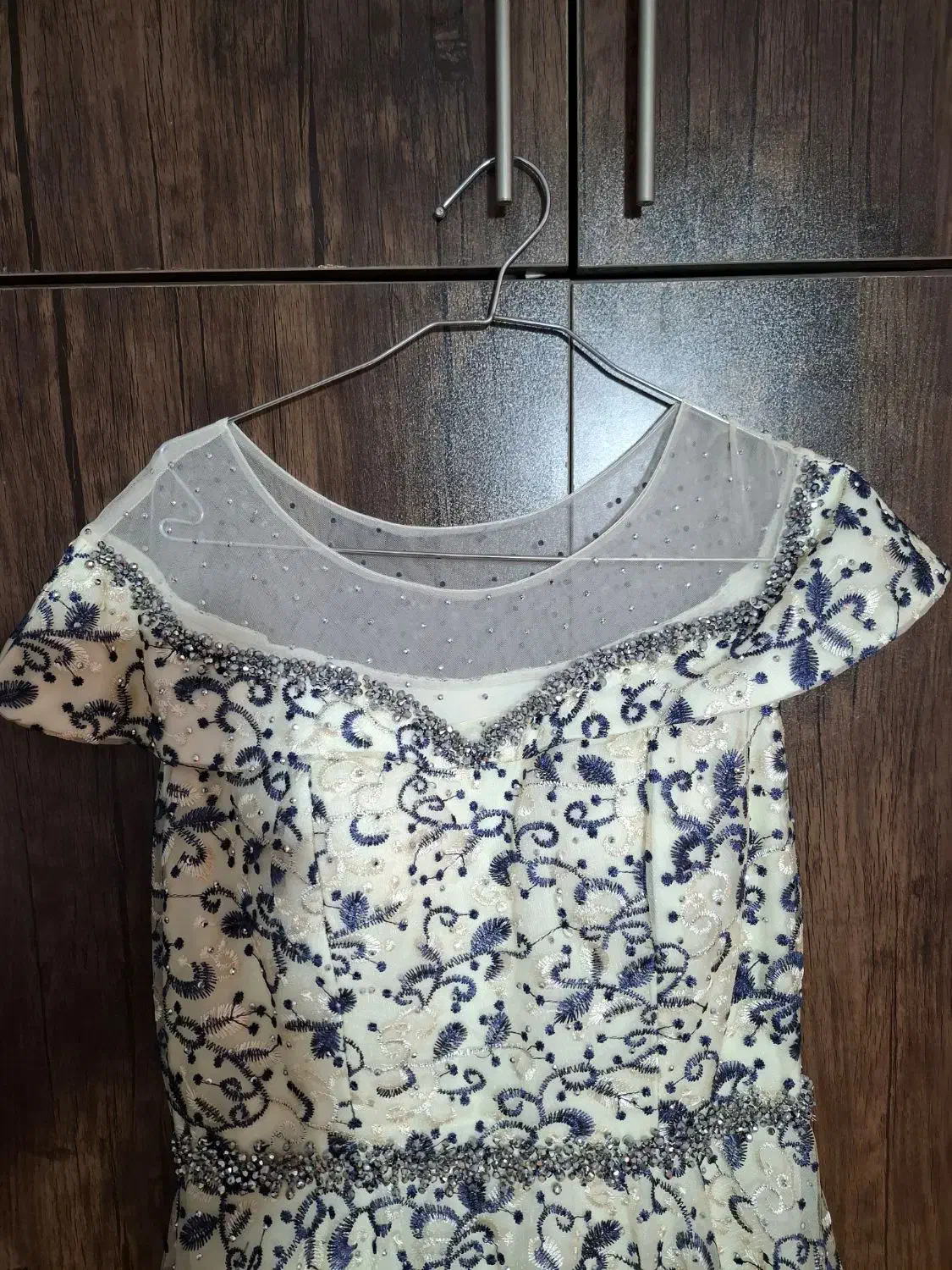 لباس مجلسی نو|لباس|نیشابور, دارایی|دیوار