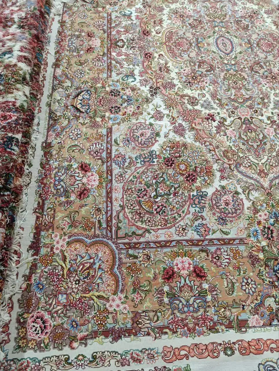 بافنده عزیز با بهترین طرحهاورنگهای فرش در خدمتیم|فرش|بوکان, |دیوار