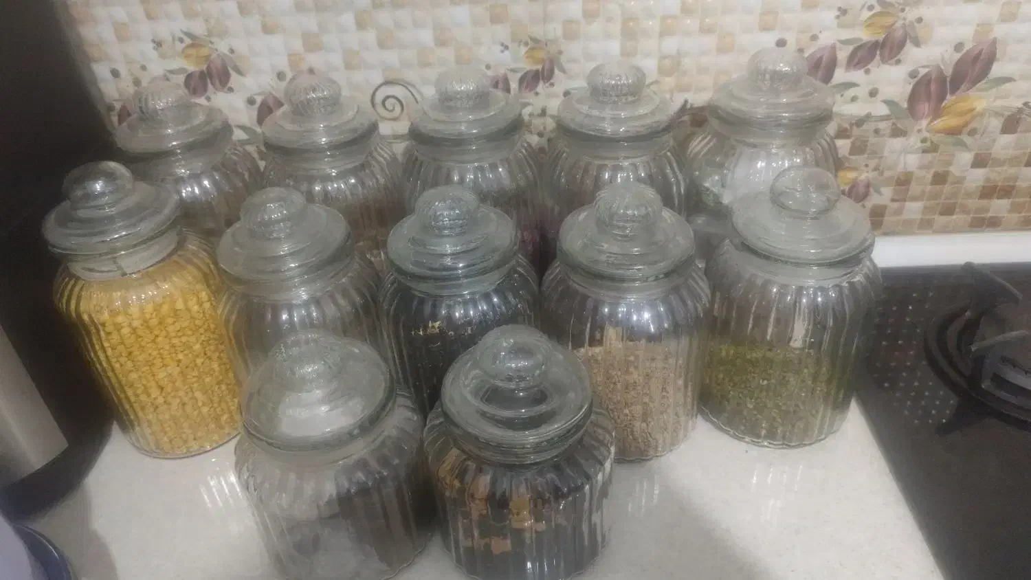 تعدادی بانکه حبوبات|ظروف نگهدارنده، پلاستیکی، یکبارمصرف|جم, |دیوار