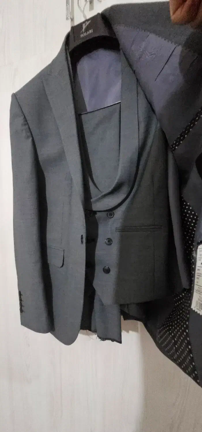 کت و شلوار|لباس|سلماس, |دیوار