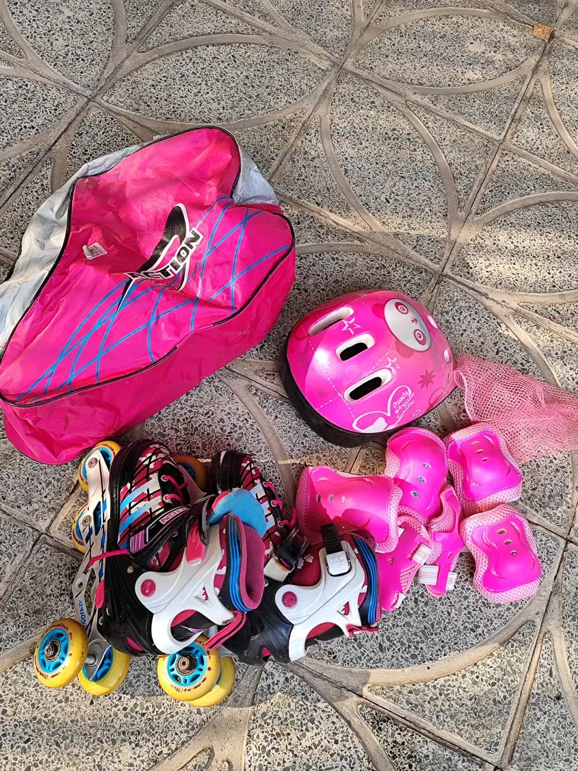 اسکیت درحد نو همراه با تجهیزات کامل|دوچرخه، اسکیت، اسکوتر|شاهین‌شهر, طالقانی|دیوار