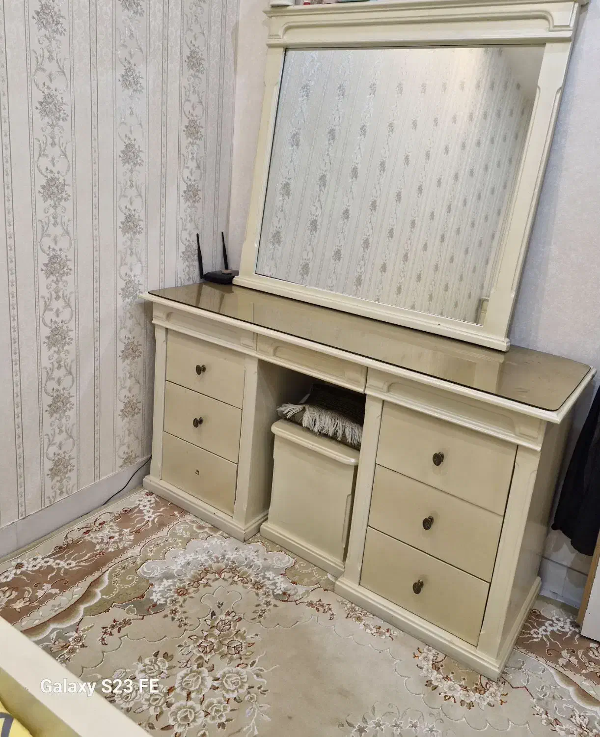 تخت دو نفره و دراور ب همراه روتختی|تخت و سرویس خواب|نظرآباد, نظرآباد|دیوار