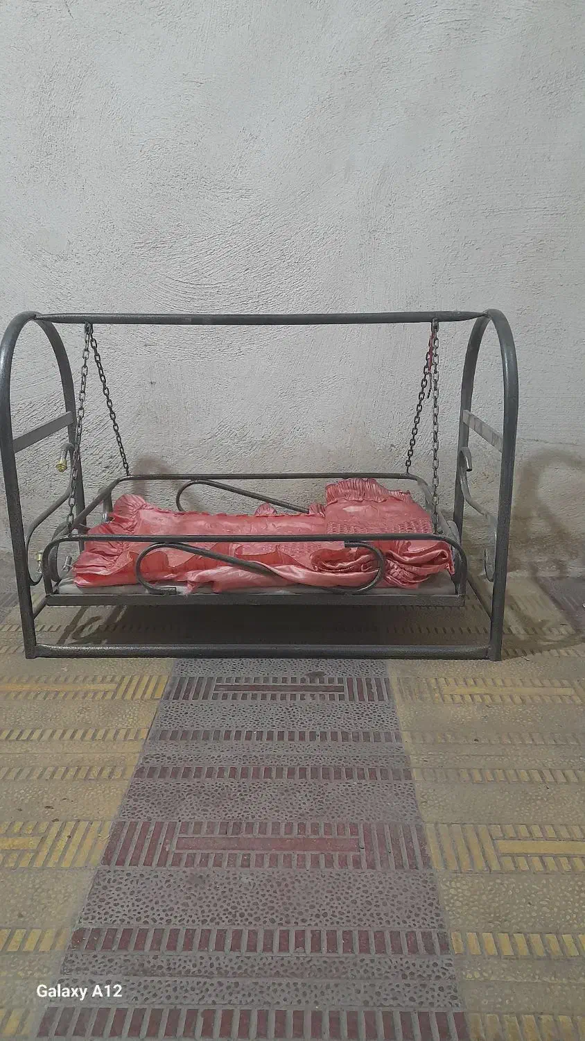 گهواره یا لندو|تخت و صندلی بچه|همدان, |دیوار