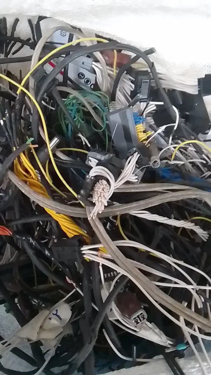 سیم های کامپیوتر سیم کهنه در محل خ ر ی دا ریم|قطعات و لوازم جانبی رایانه|تهران, باشگاه نفت|دیوار