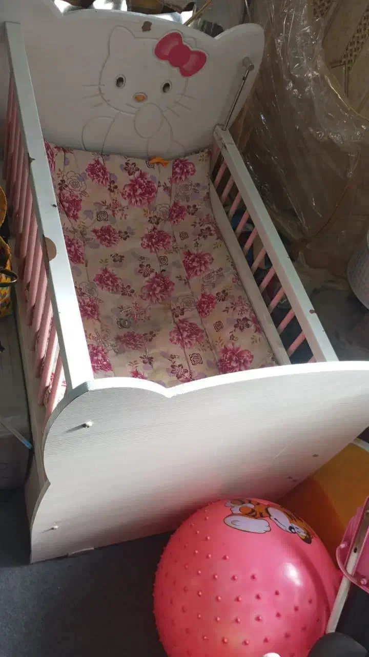 تخت بچه|تخت و صندلی بچه|خرمشهر, |دیوار