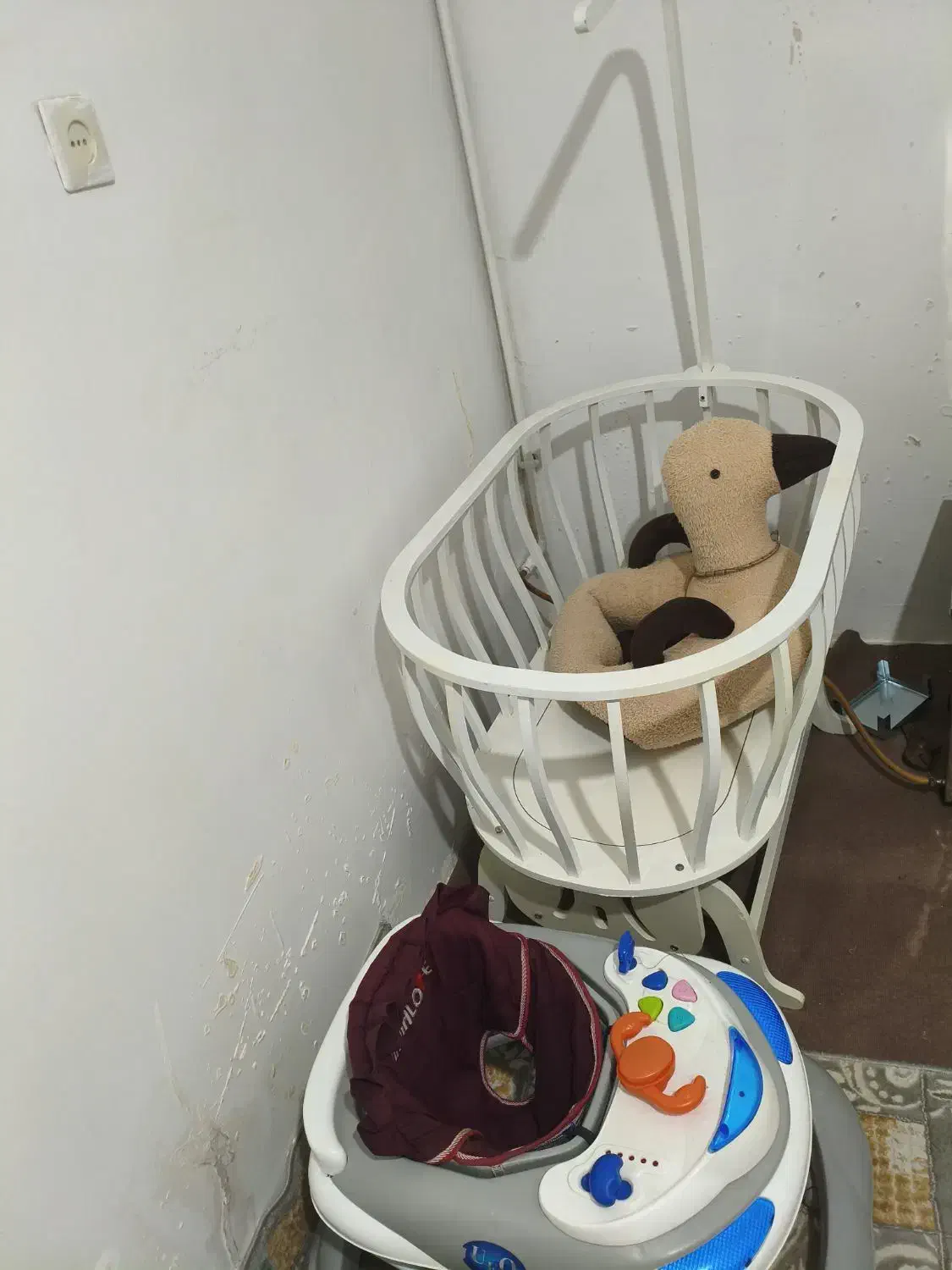 تعدادی وسایل در حد نو|تخت و صندلی بچه|قزوین, |دیوار