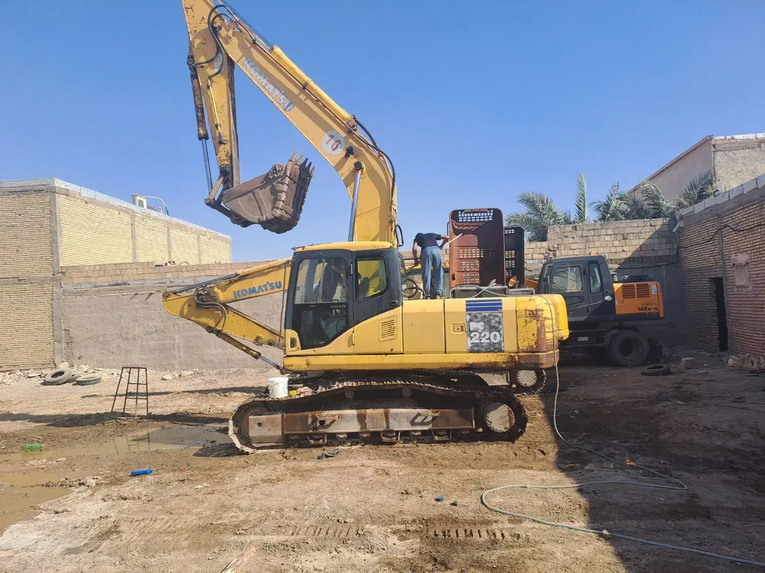 بیل مکانیکی ۲۲۰|خودرو سنگین|اهواز, امانیه|دیوار